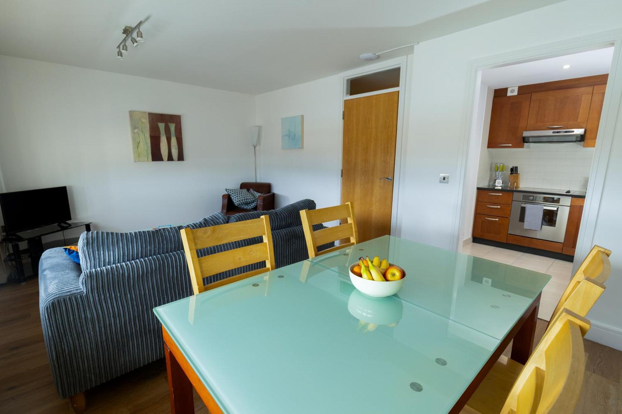 Geata Na Cathrach - Galway Lakeside Apartments Exterior photo